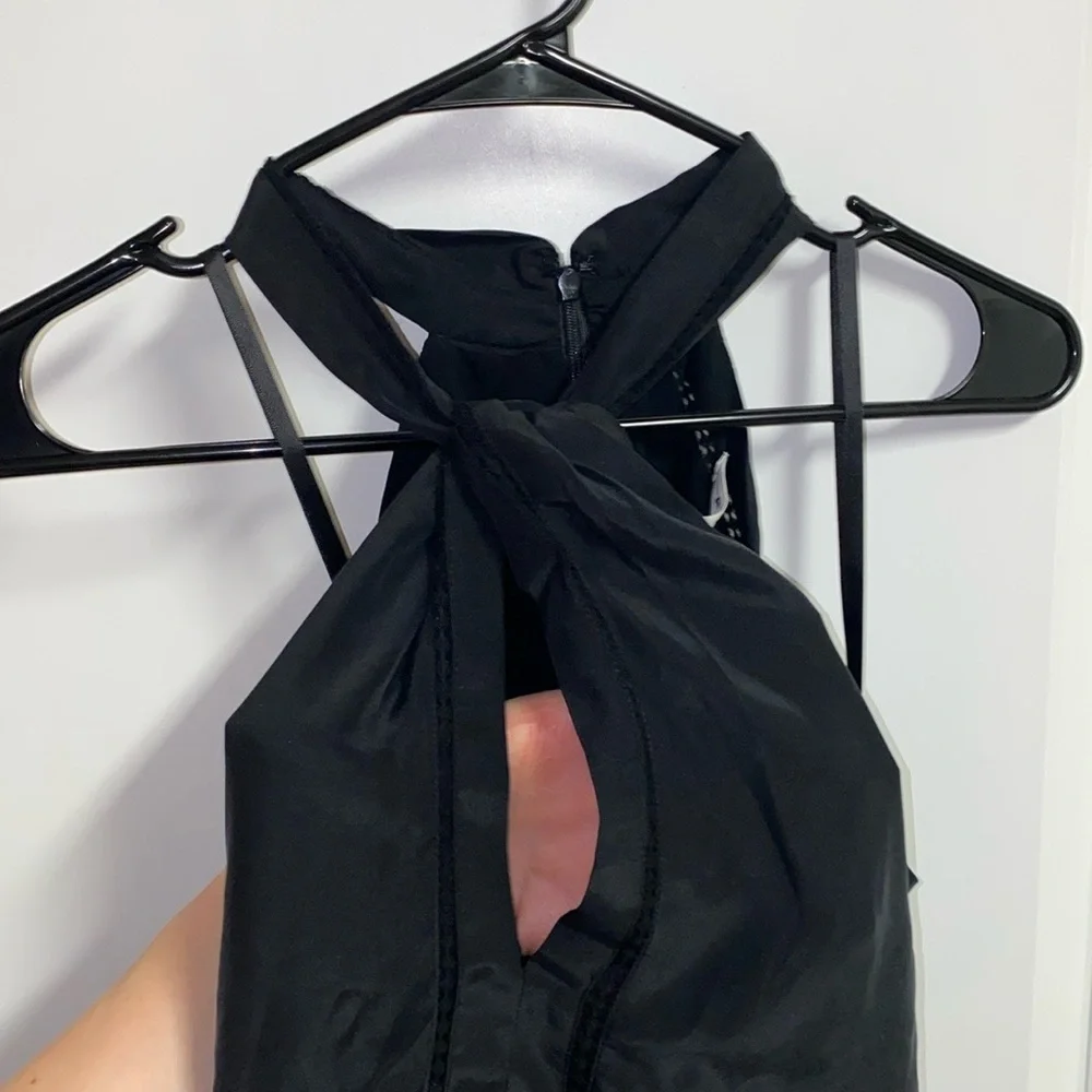 Frame Lace Inset Sleeveless Top - Picture 4 of 8